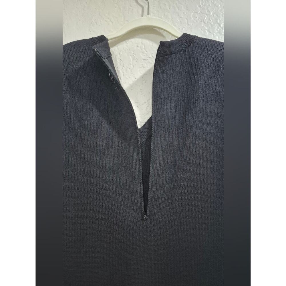 St. John Black V-Neck Long Sleeve Knit Shift Dress with Shoulder Pads Size 6 - Picture 5 of 10